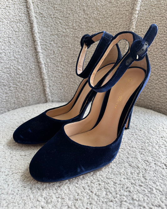 Navy Velvet Heels ~ Size 4