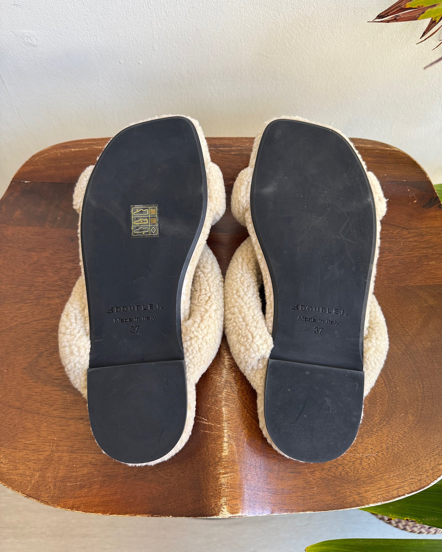 SALE Faux Fur Sliders ~ Size 4