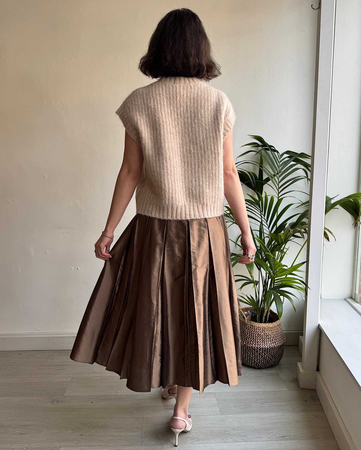 Silk Pleated Skirt ~ Size 8