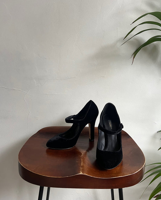 Black Velvet Heels ~ Size 5