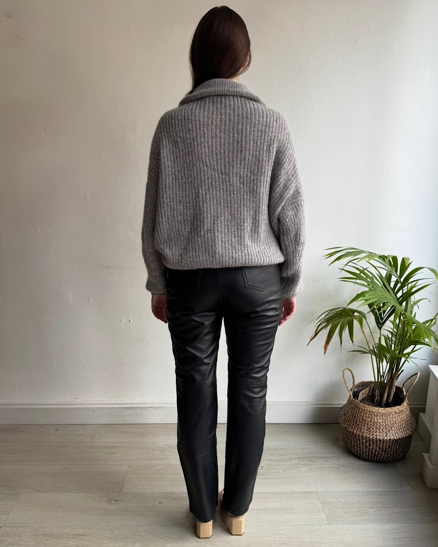 Grey Knit ~ Size 8