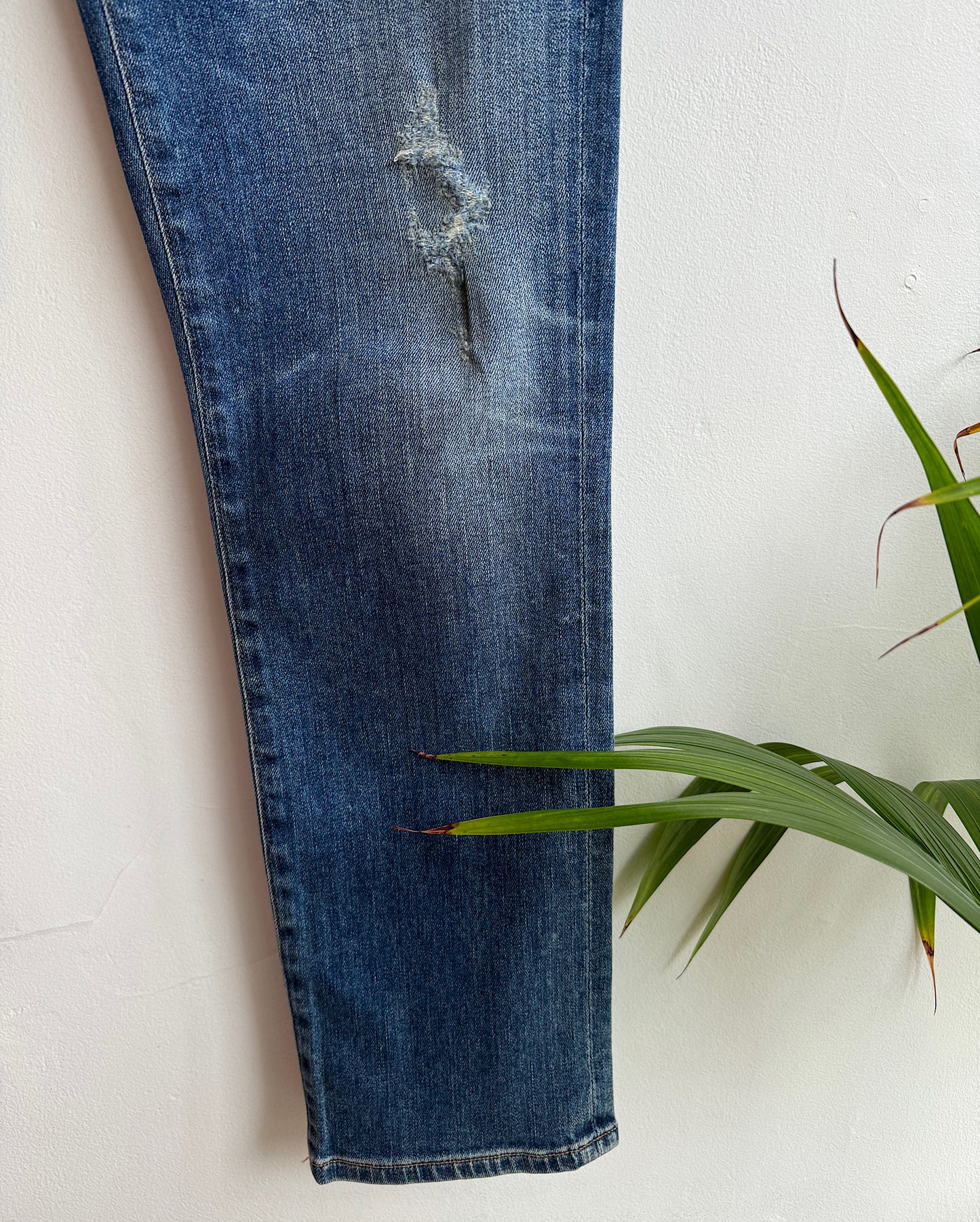 "Cara" High Rise Ankle Jean ~ Size 27 showing damage on knee