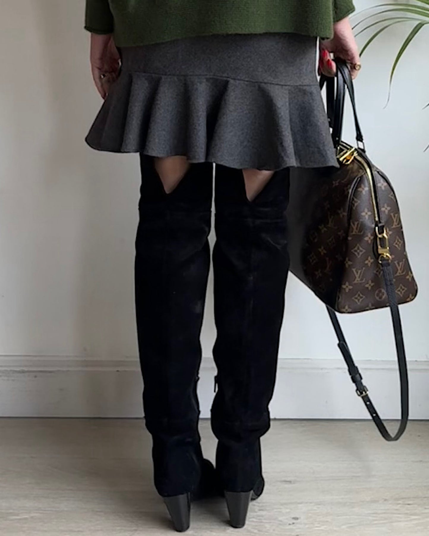 Grey Ruffle Mini Skirt ~ Size 6