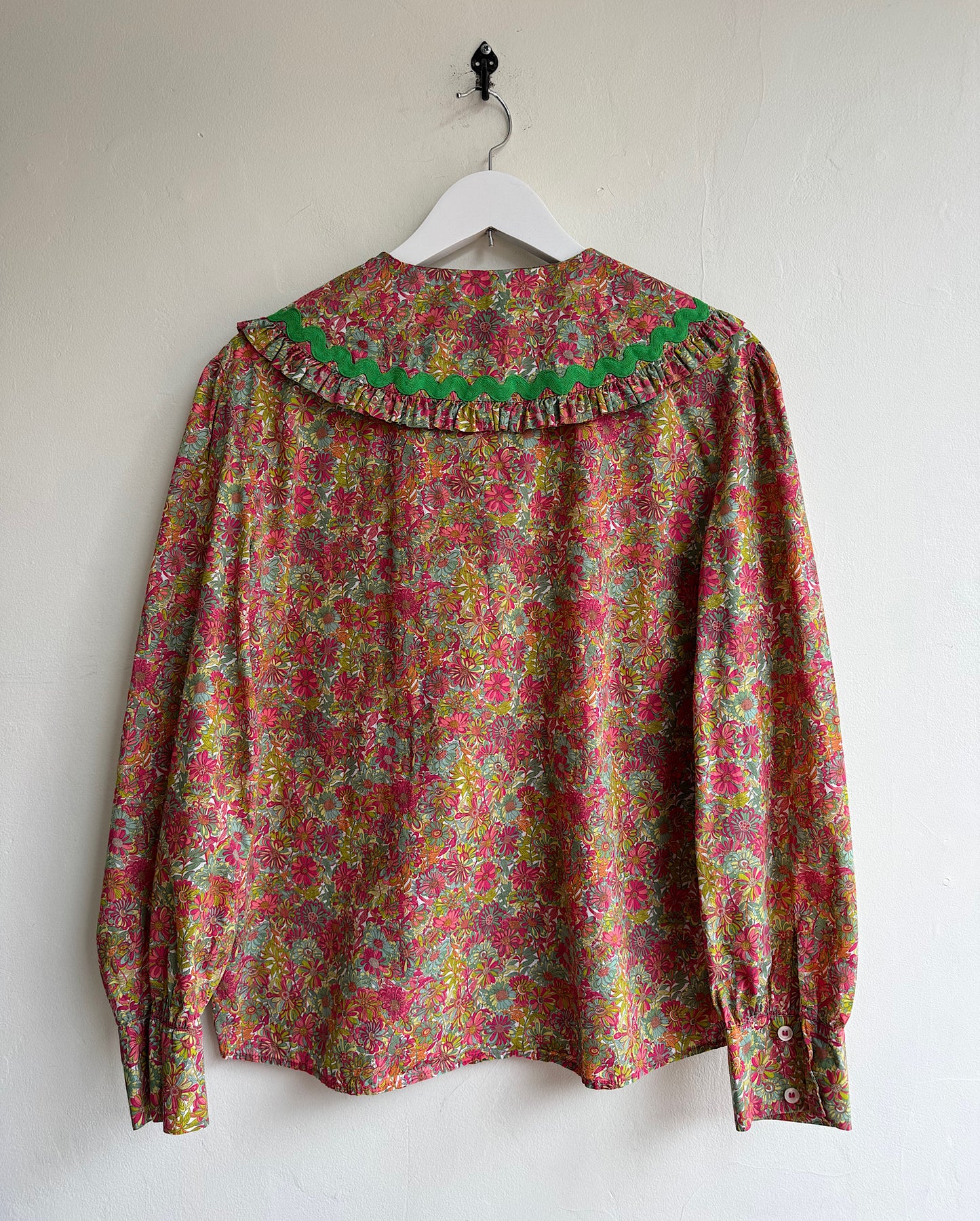 Floral Blouse ~ Size L