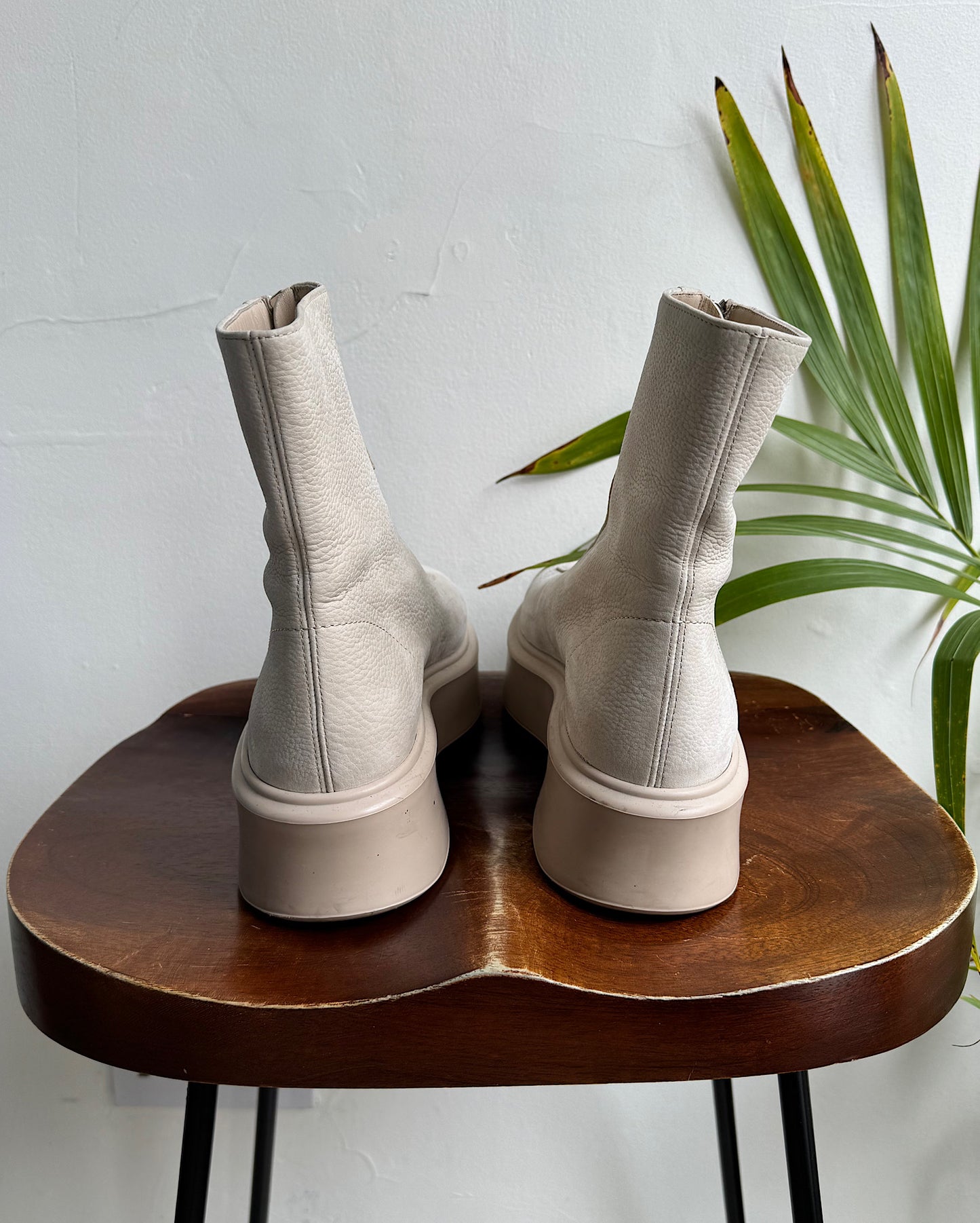 Cream Zip Boots ~ Size 5.5