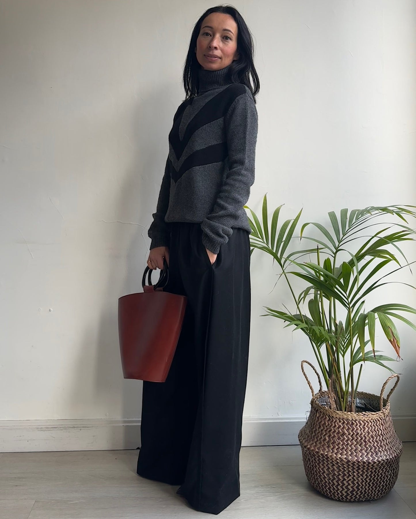 Grey & Black Knit ~ Size 8