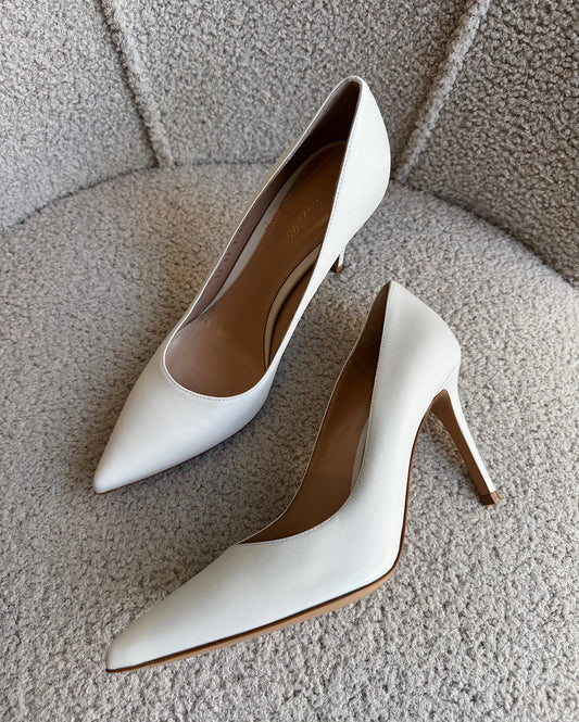 White Heels ~ Size 4