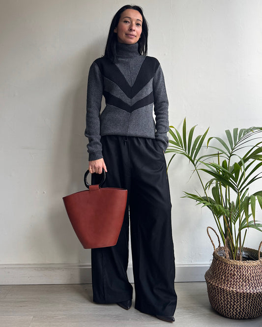 Grey & Black Knit ~ Size 8