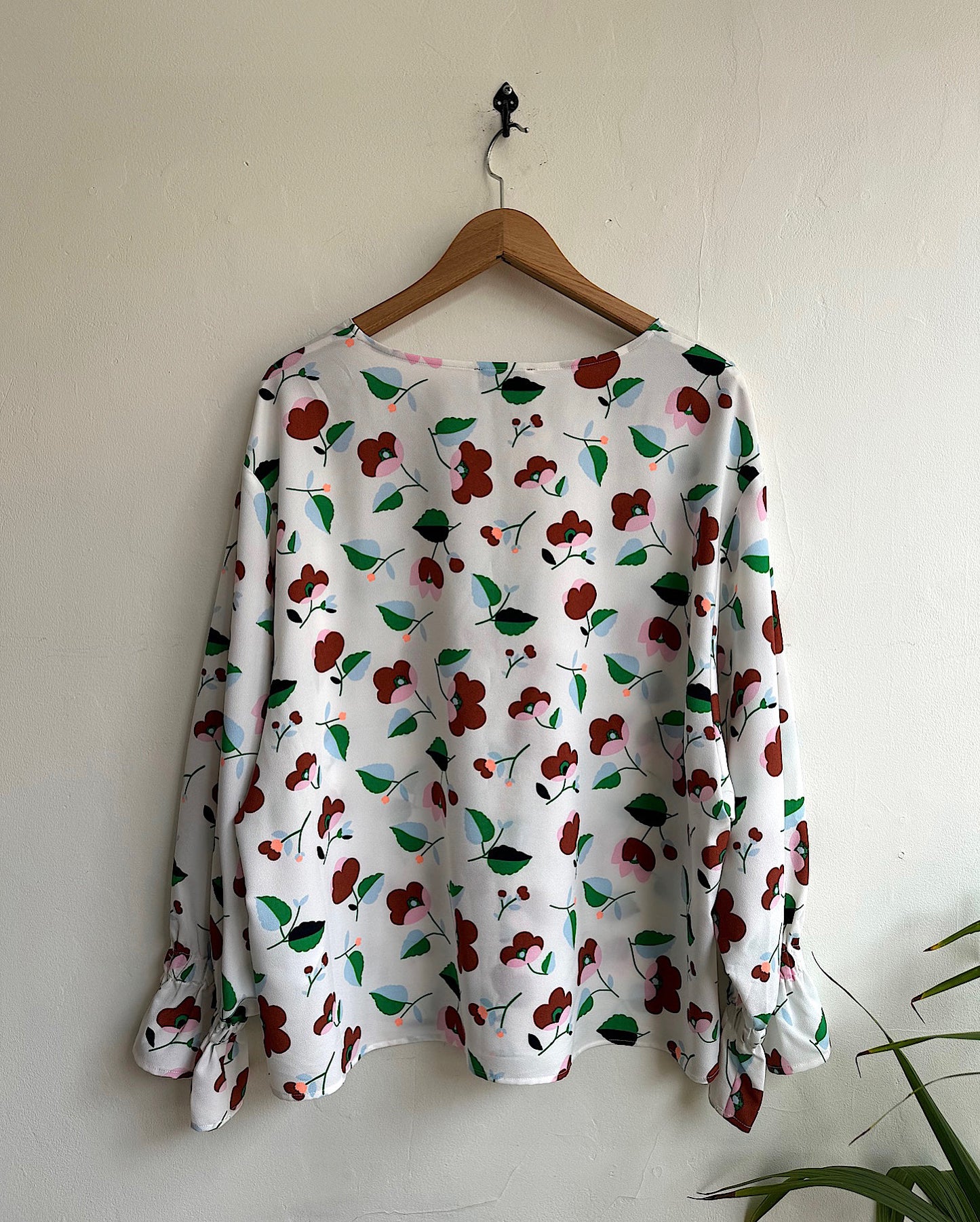 SALE Floral Top ~ Size 14