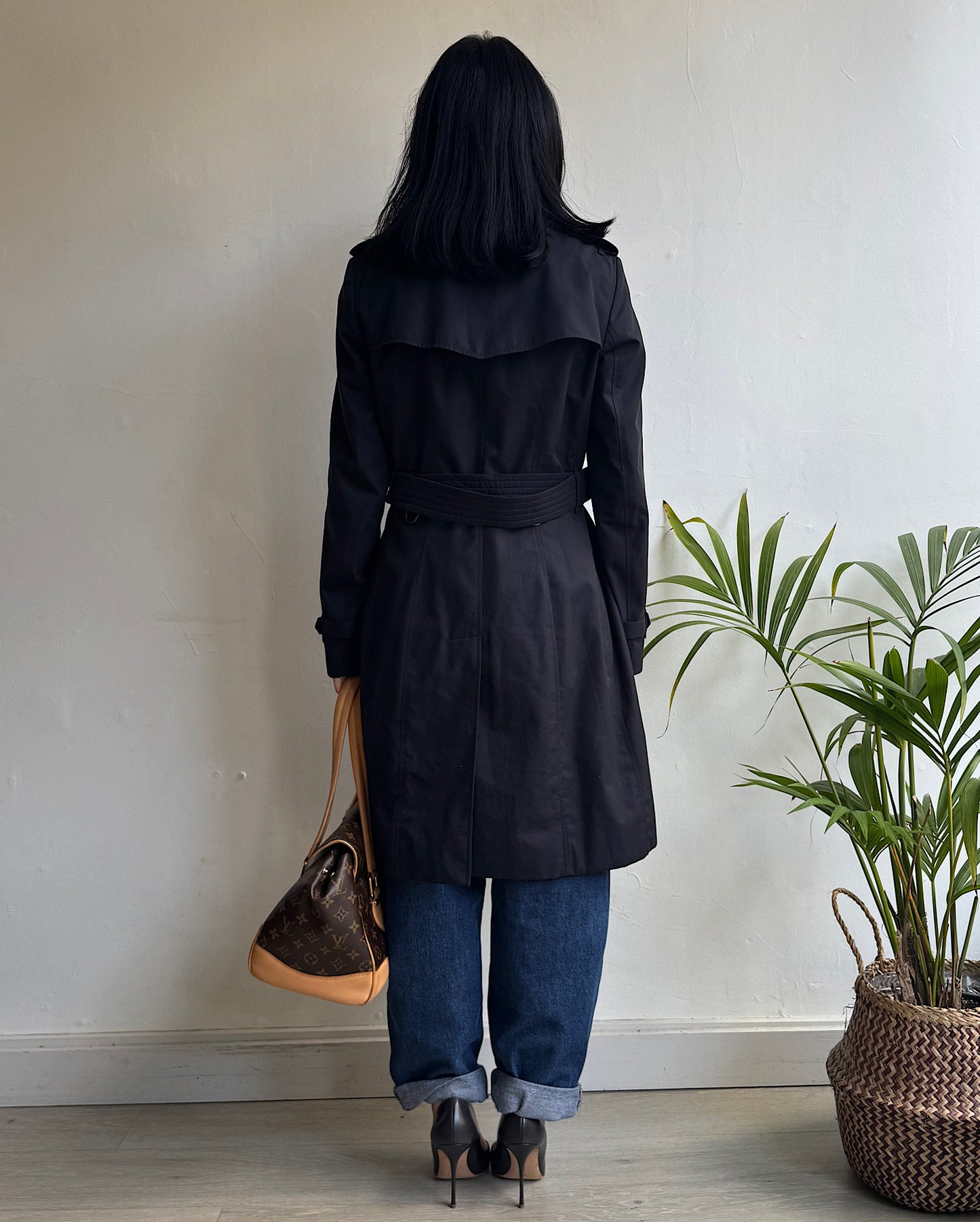 Navy Chelsea Mac ~ Size 8