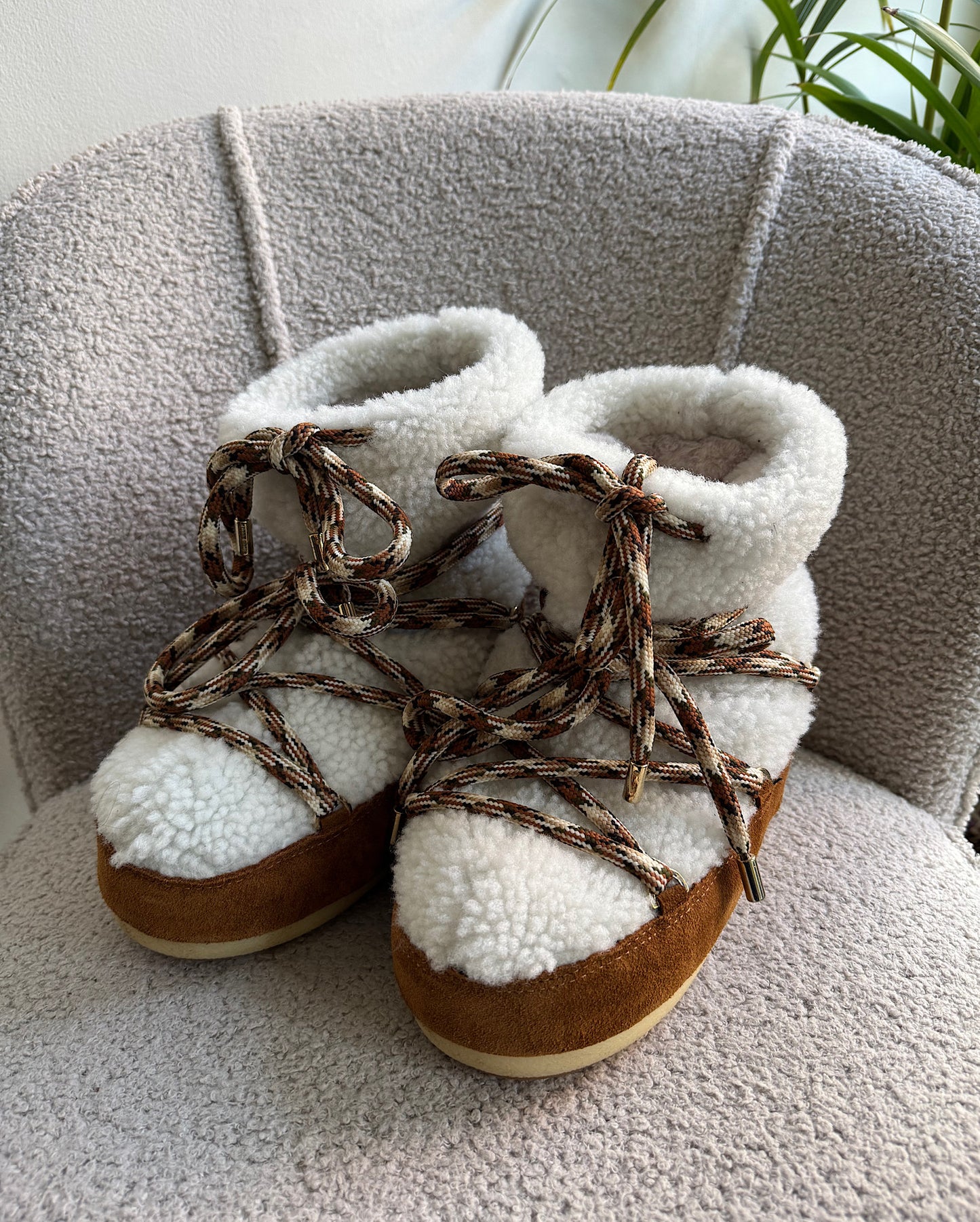 Shearling & Suede Snow Boots ~ Size 7