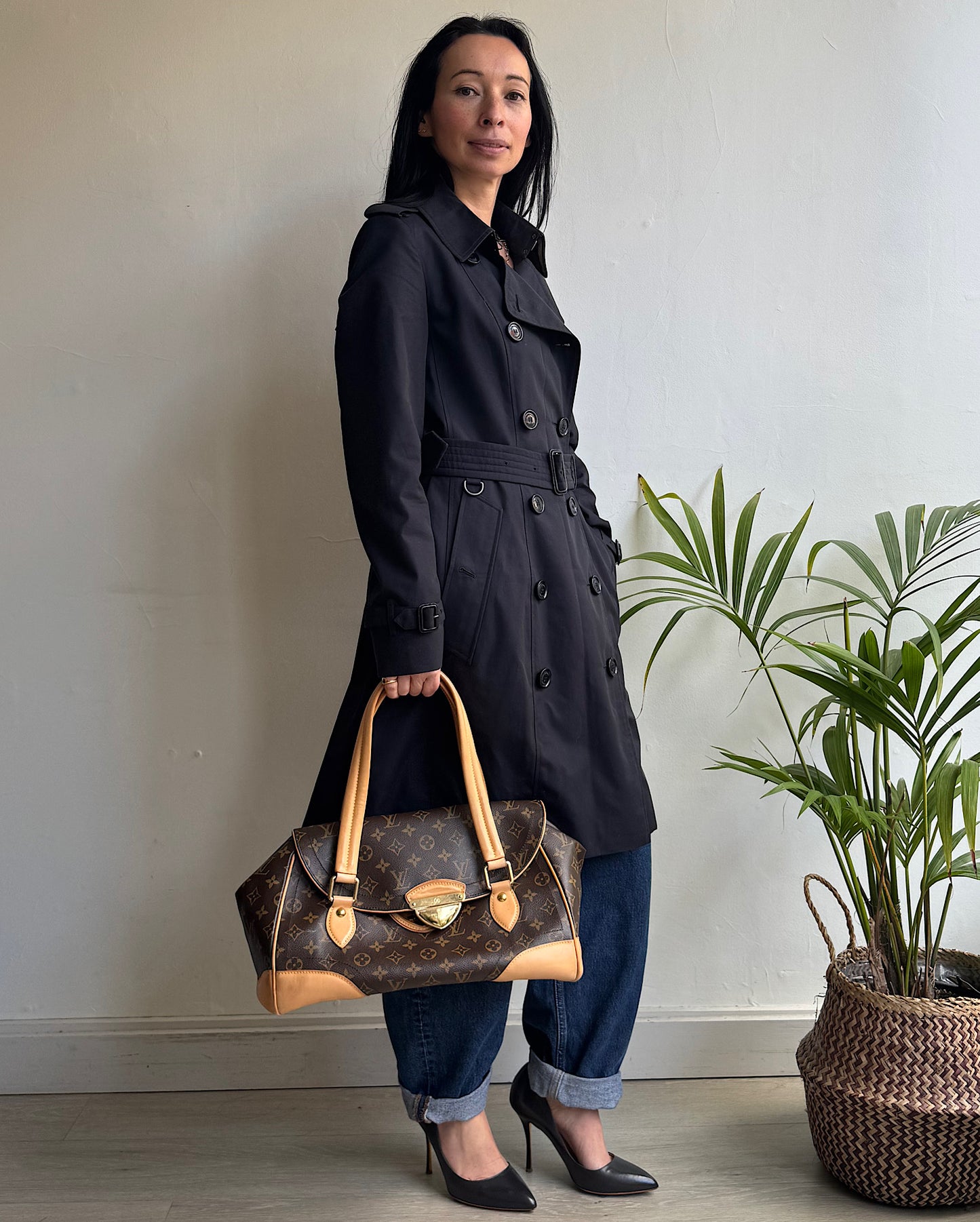 Navy Chelsea Mac ~ Size 8