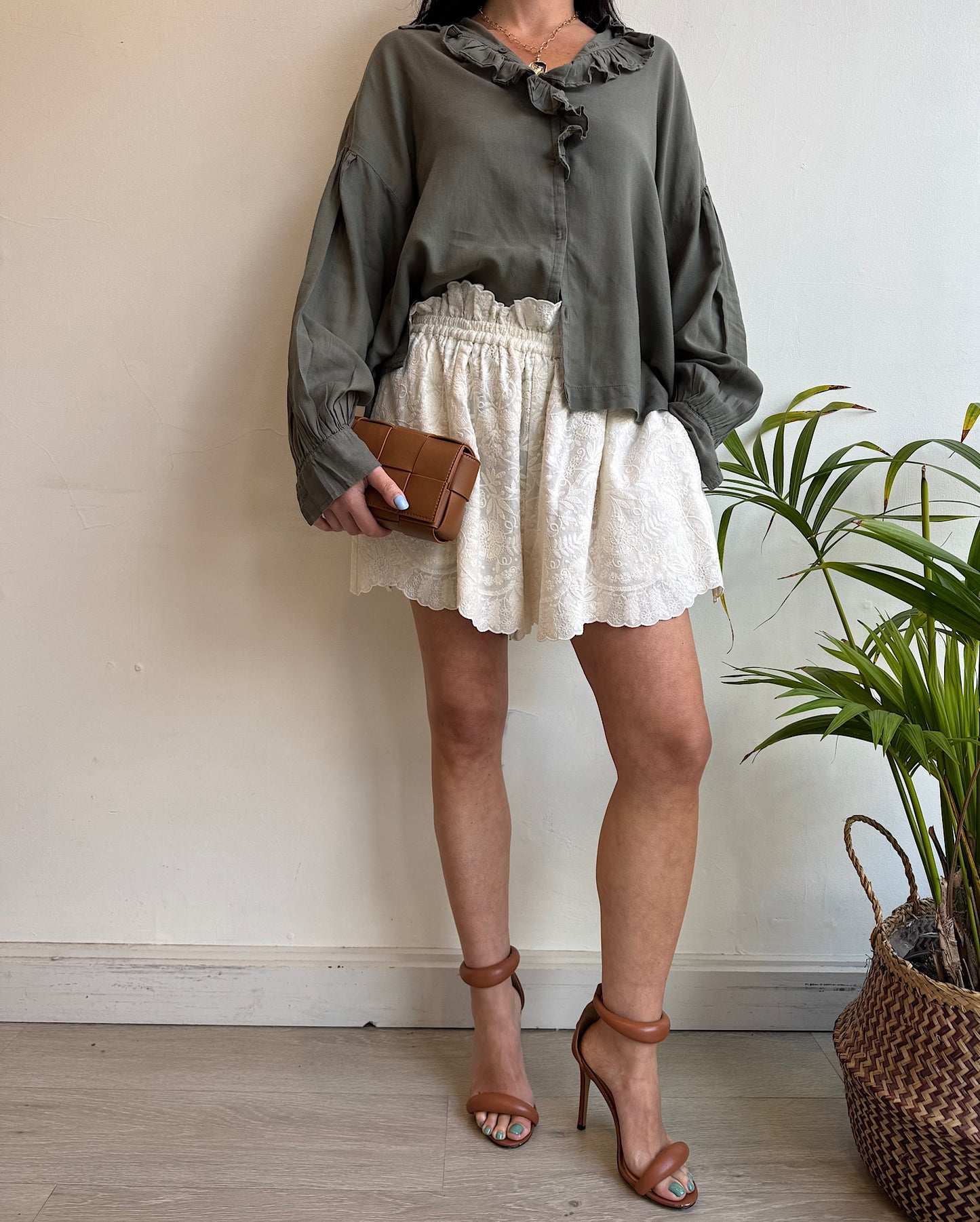Wiggy Kit Embroidered Shorts ~ Size M