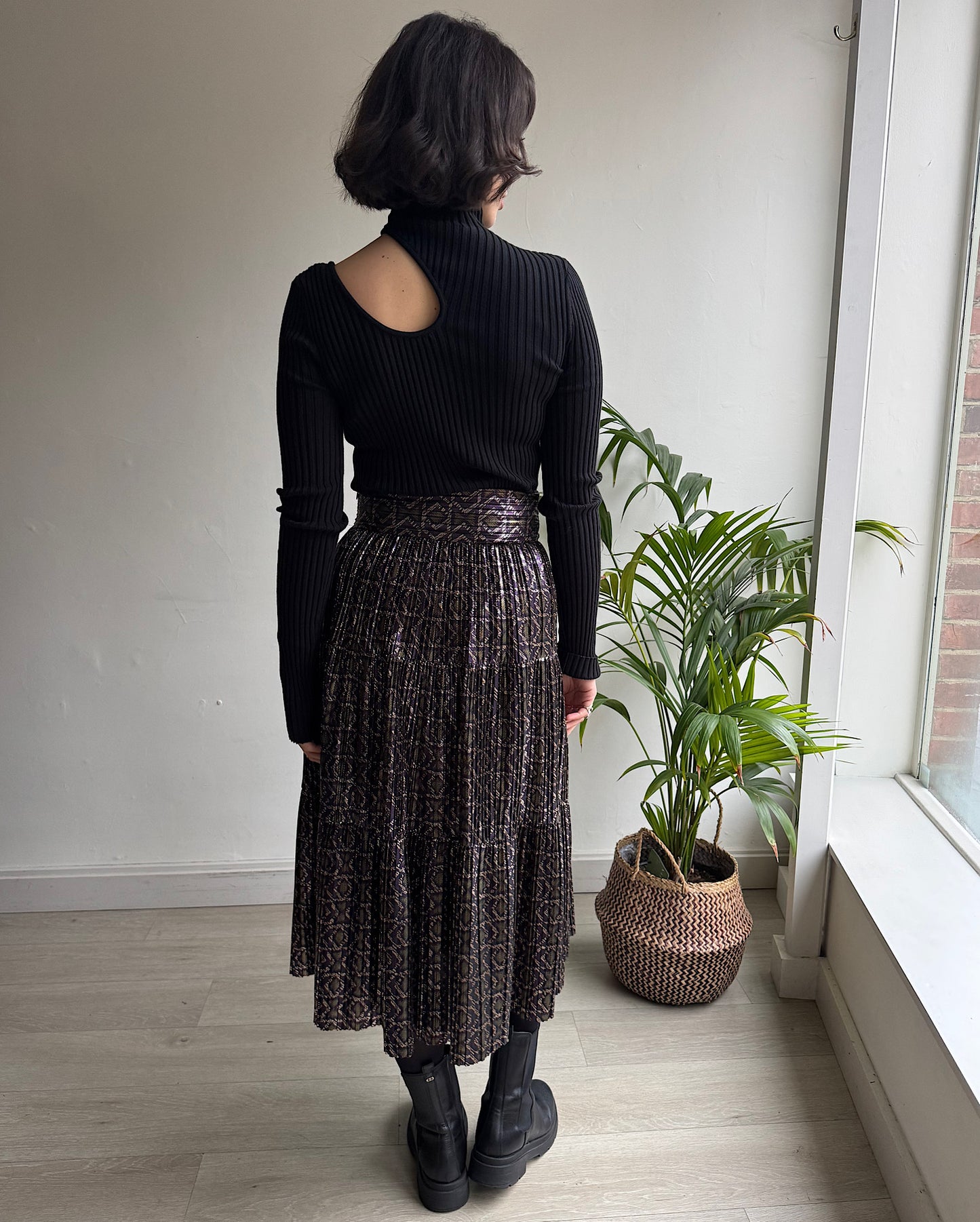 Metallic Pleated Skirt ~ Size S