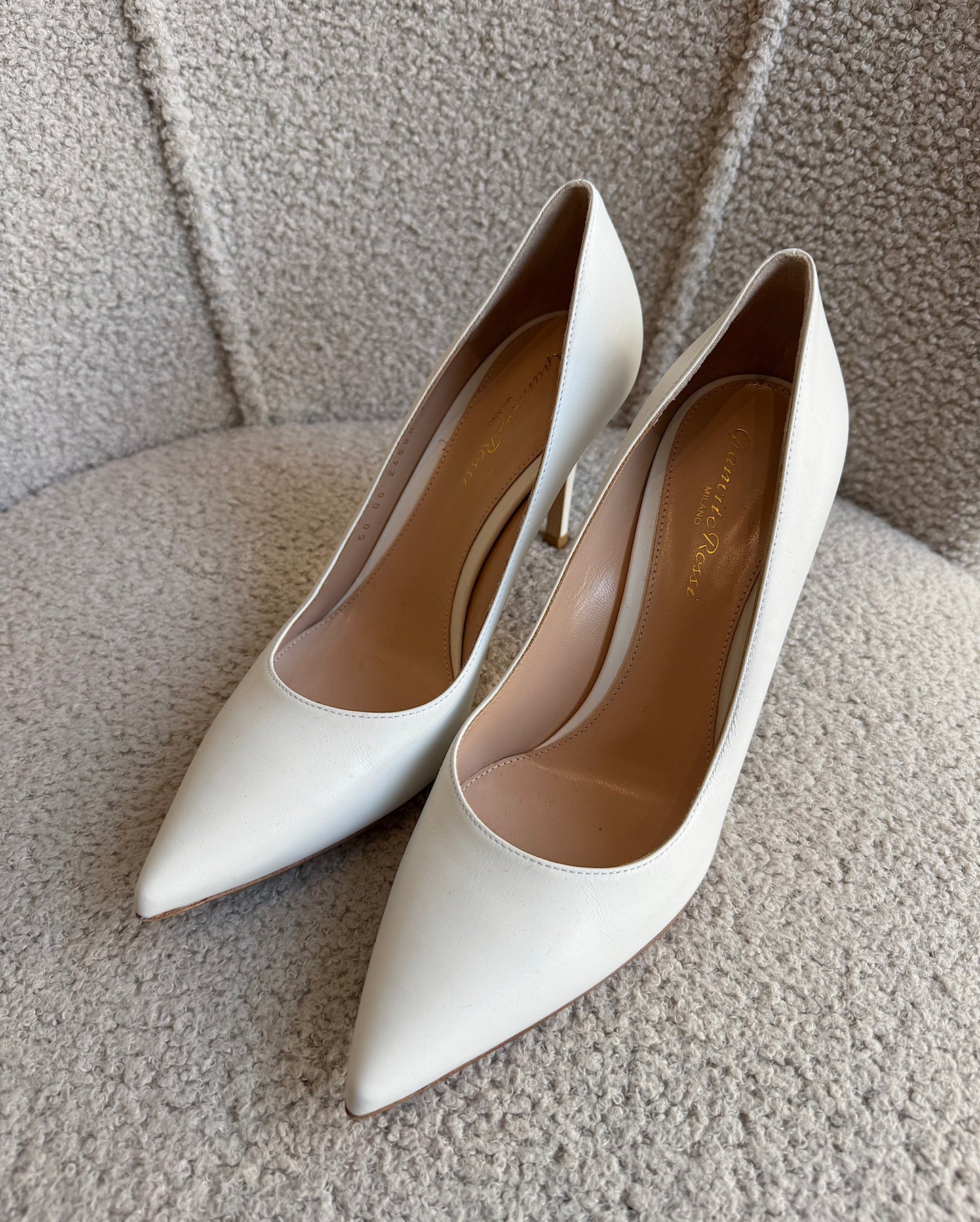 White Heels ~ Size 4