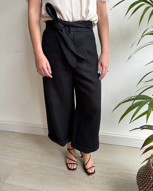 Black Cropped Trousers ~ Size 8
