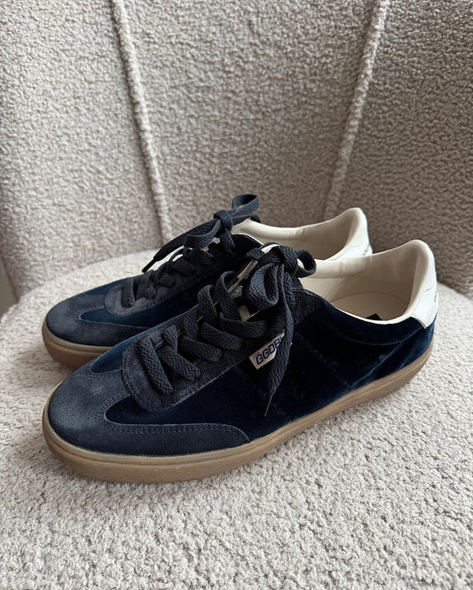 Navy Trainers ~ Size 6