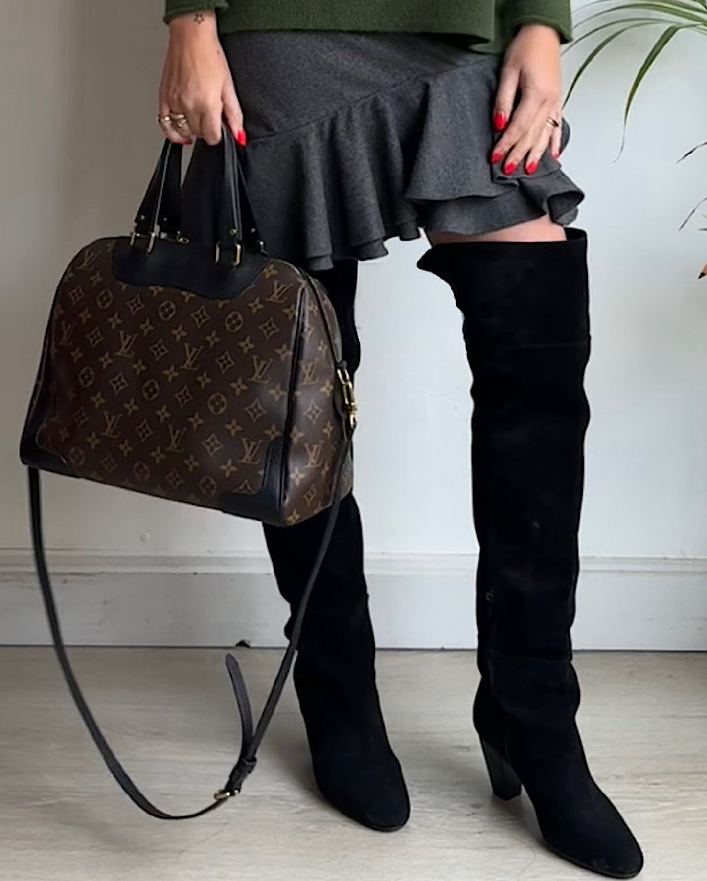 Grey Ruffle Mini Skirt ~ Size 6