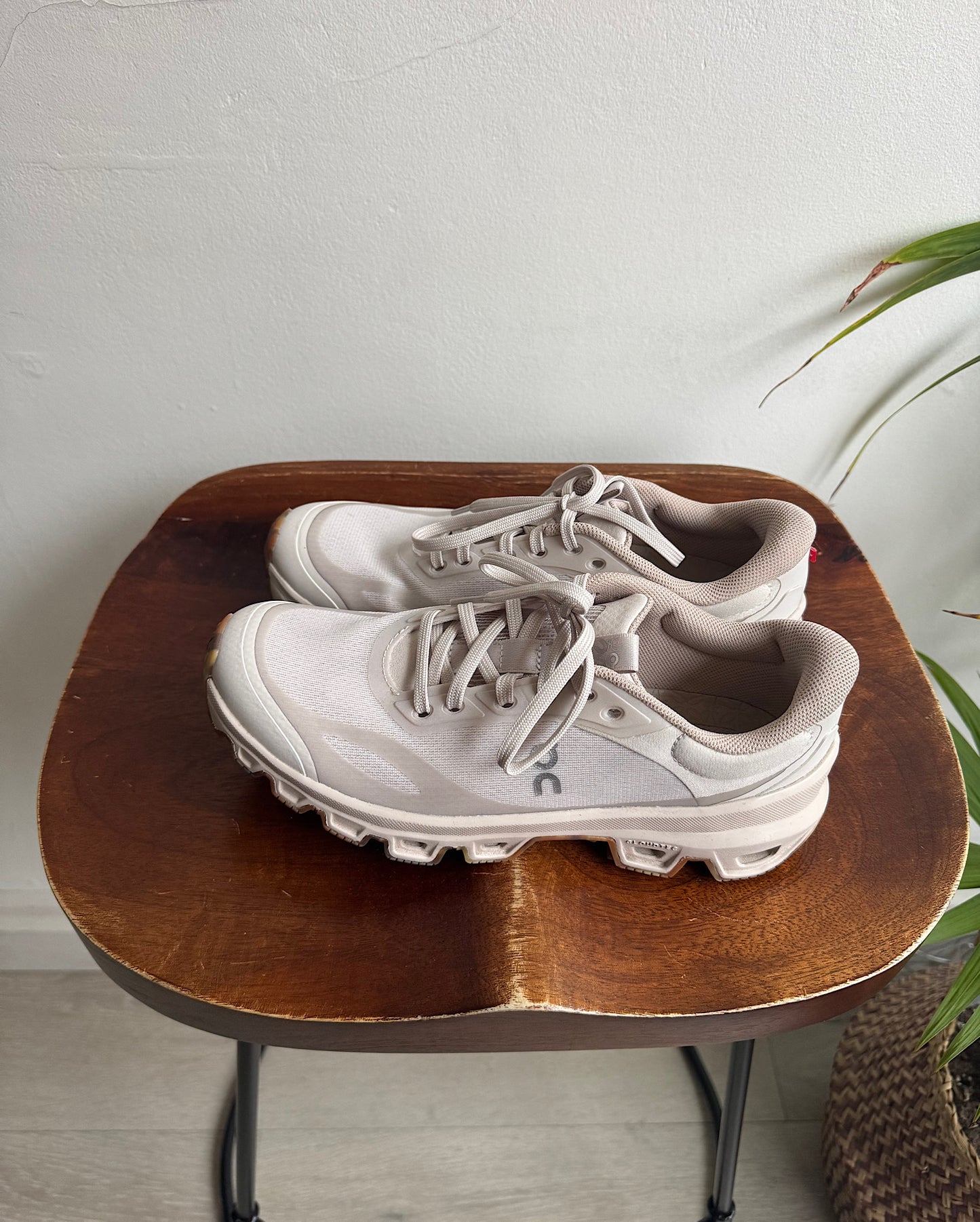 On x Loewe Trainers ~ Size 5