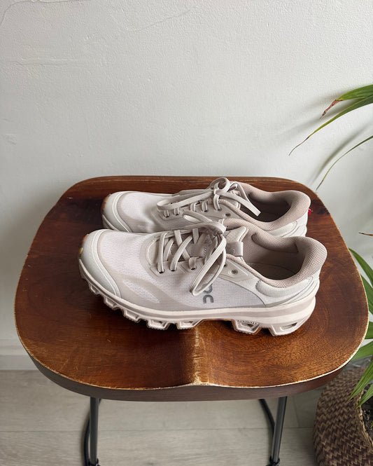 On x Loewe Trainers ~ Size 5