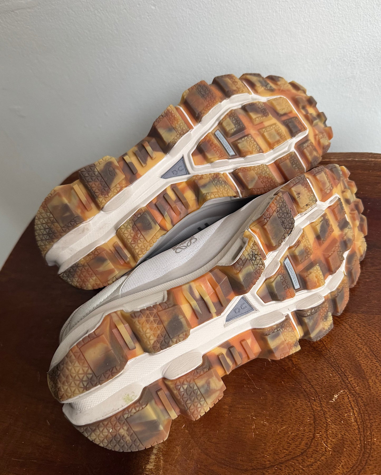 On x Loewe Trainers ~ Size 5