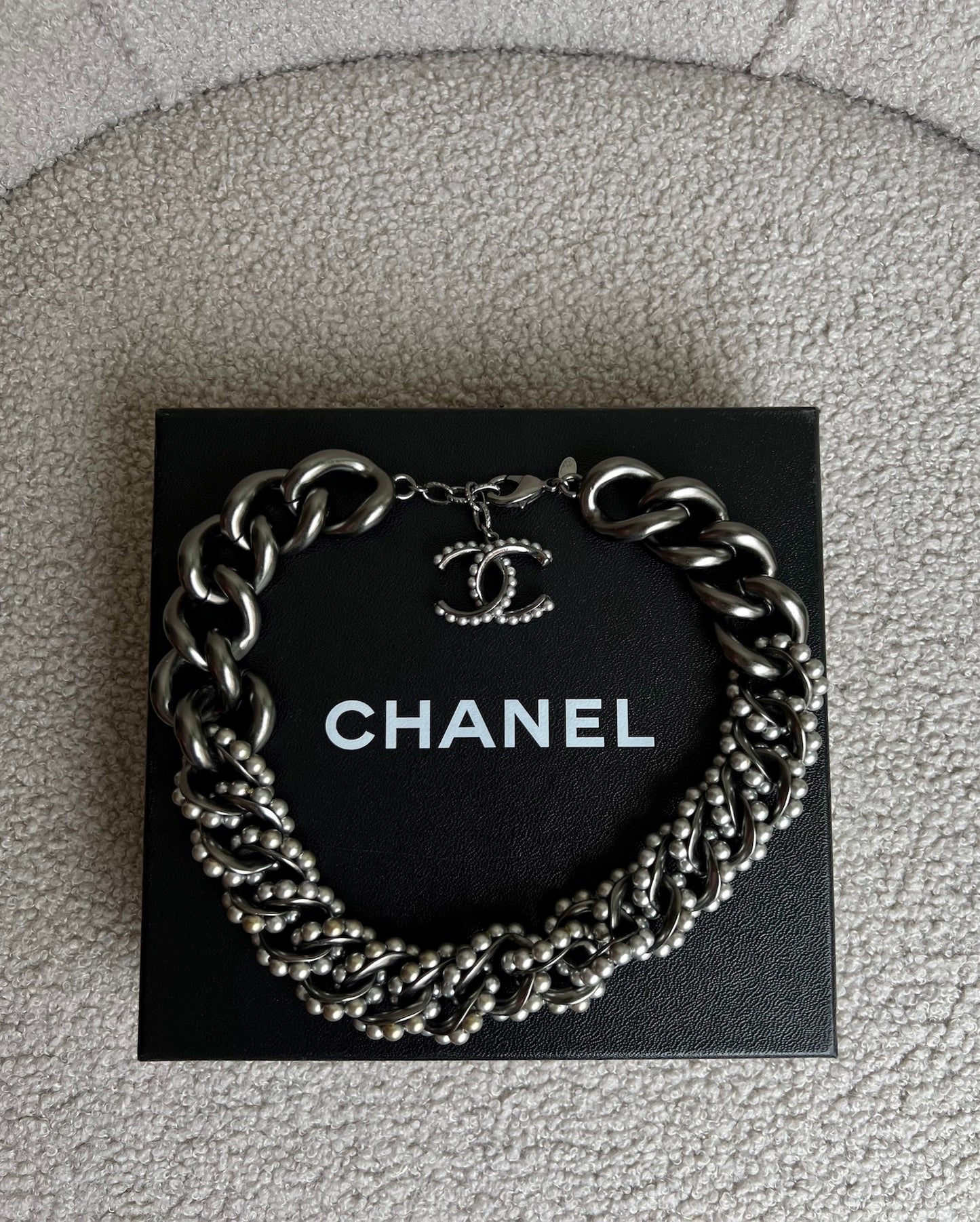 Pearl Embellished Chain Necklace