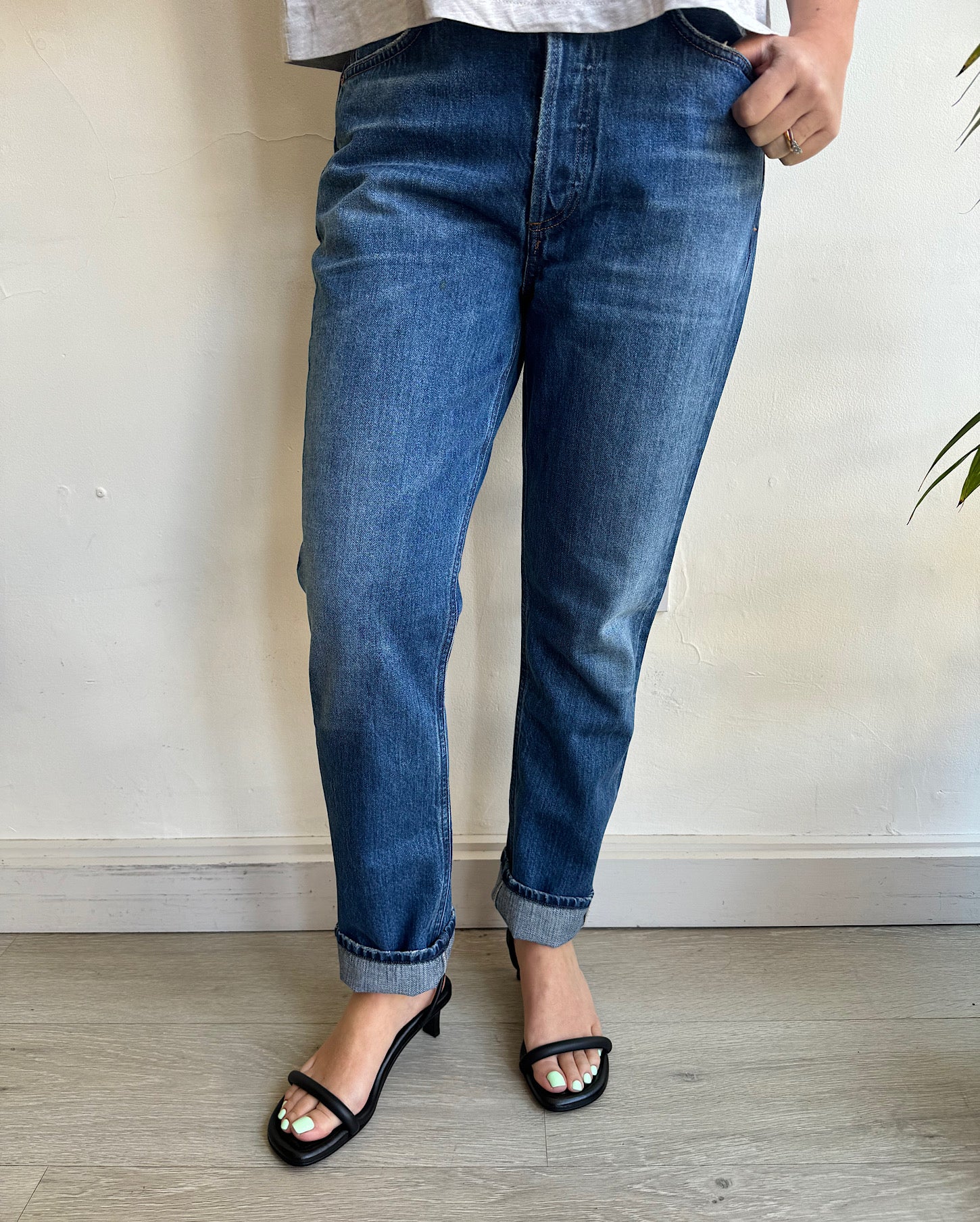 "Charlotte" Straight Leg Jeans ~ Size 27 slight knee raise