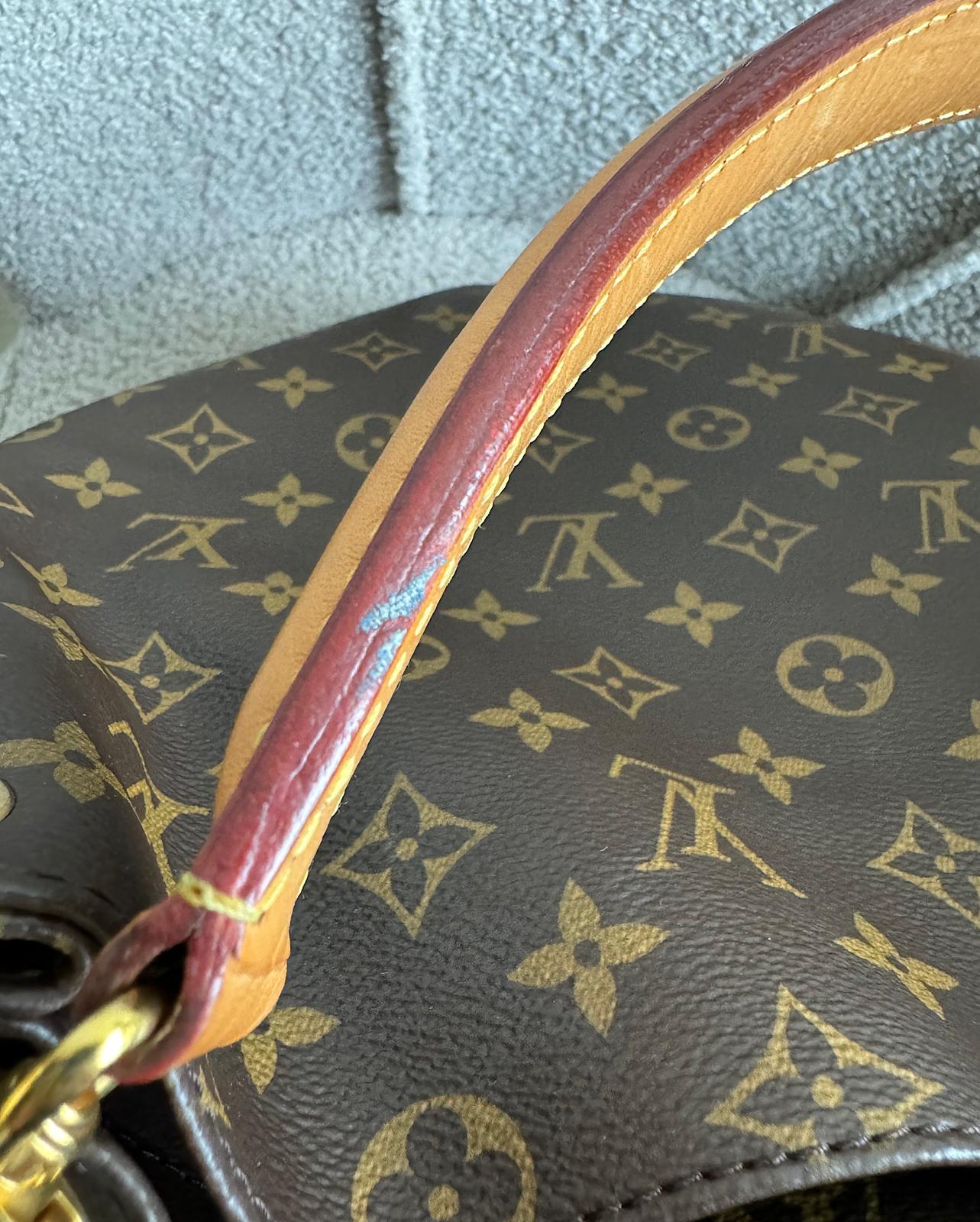 Wear and tear on Methis Hobo tote by Louis Vuitton strap